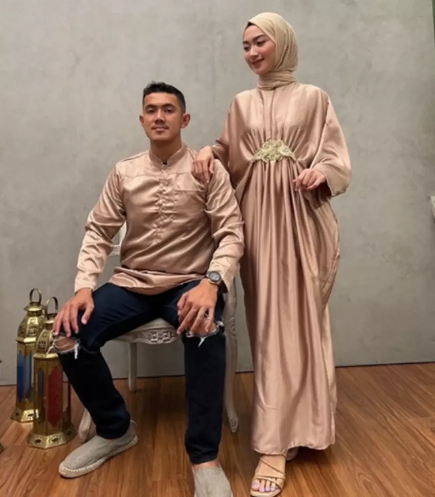 10 Inspirasi Padu Padan Baju Couple Lebaran yang Cocok untuk Tampil Stylish  dan Harmonis